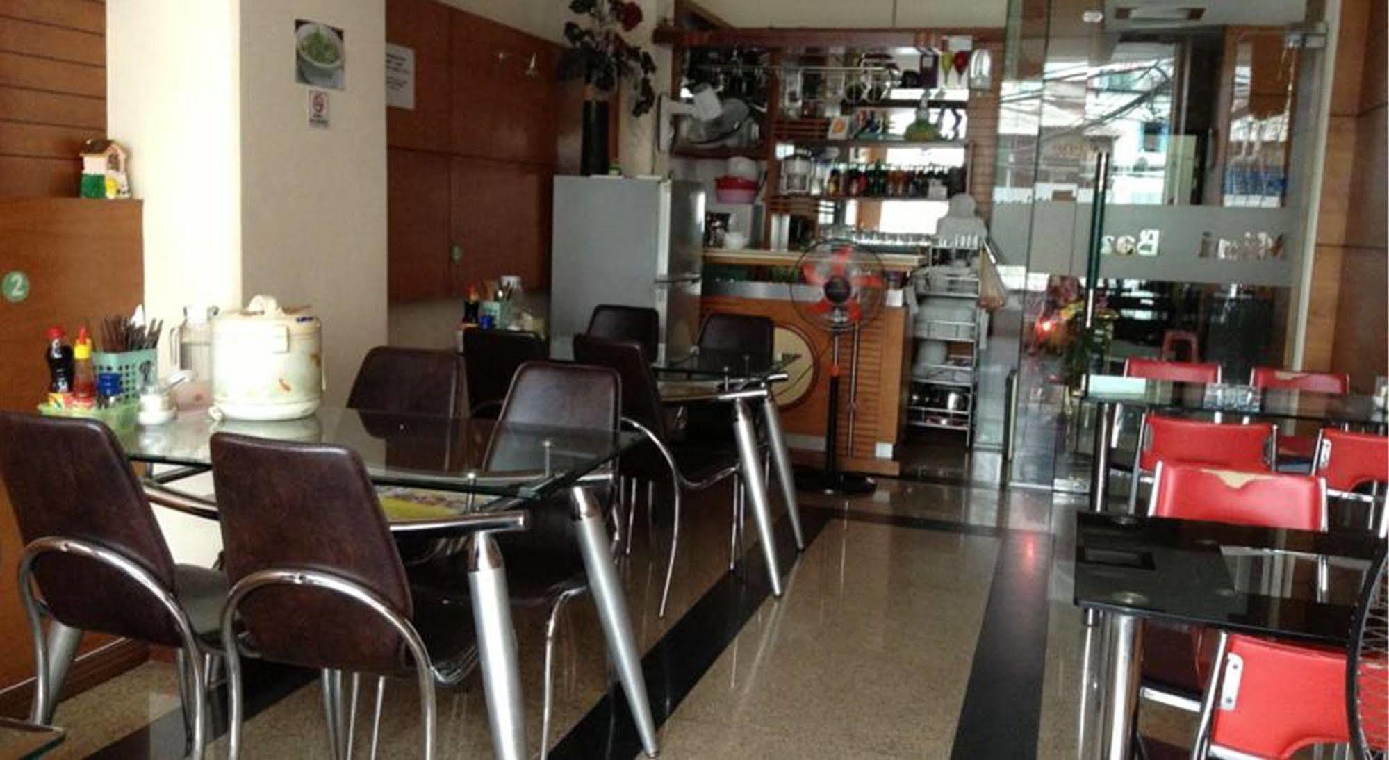 Ava Saigon 2 2*